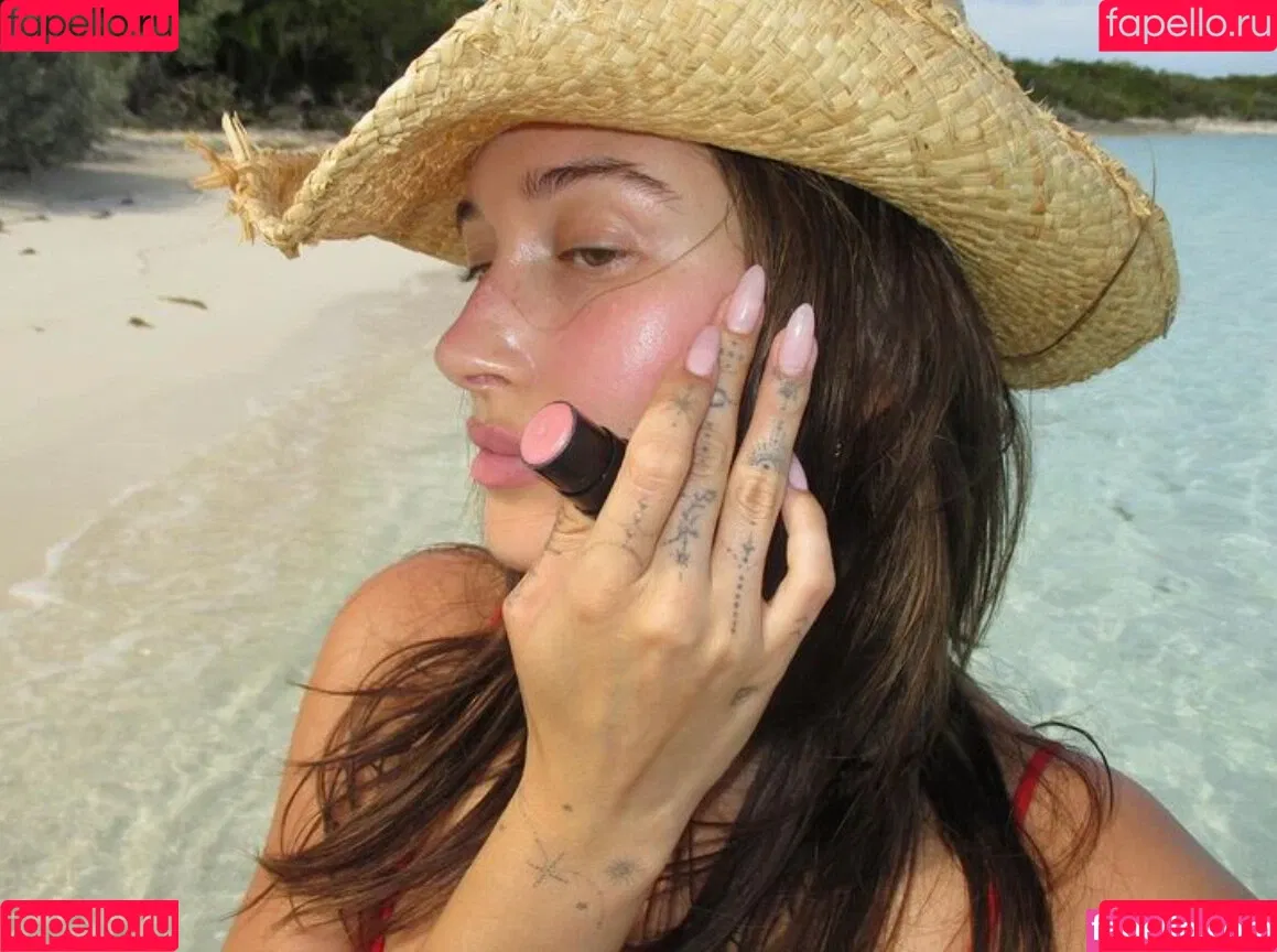 Hailey Baldwin / haileybieber Onlyfans Photo Gallery 