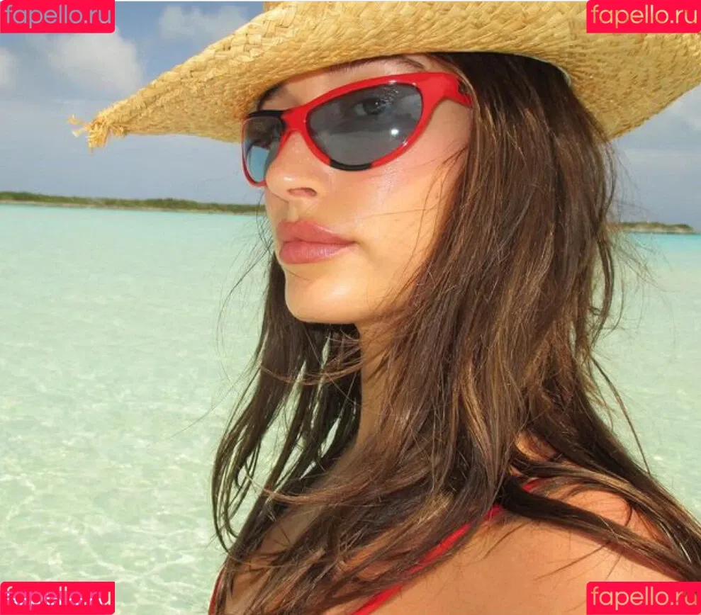 Hailey Baldwin / haileybieber Onlyfans Photo Gallery 