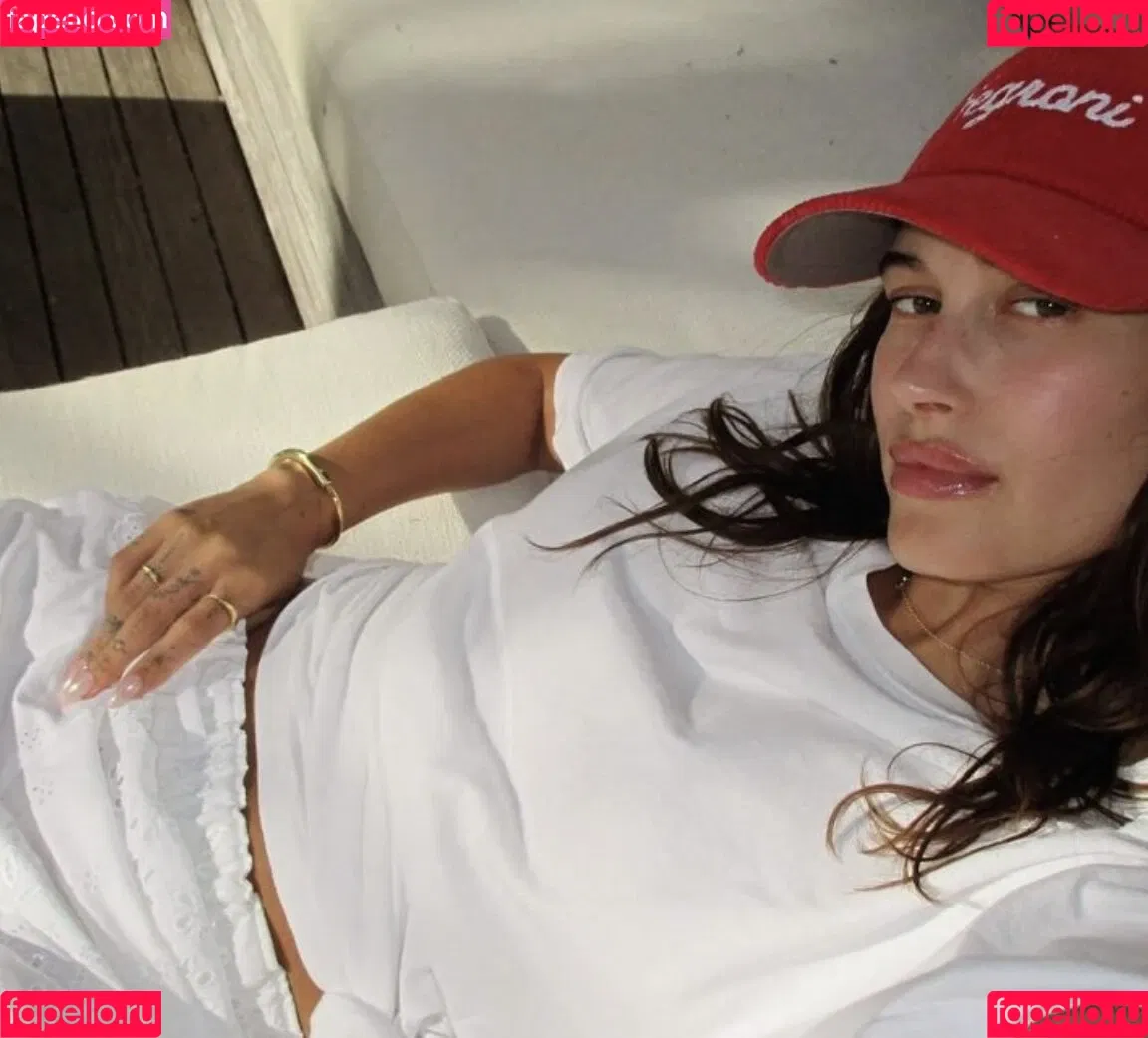 Hailey Baldwin / haileybieber Onlyfans Photo Gallery 