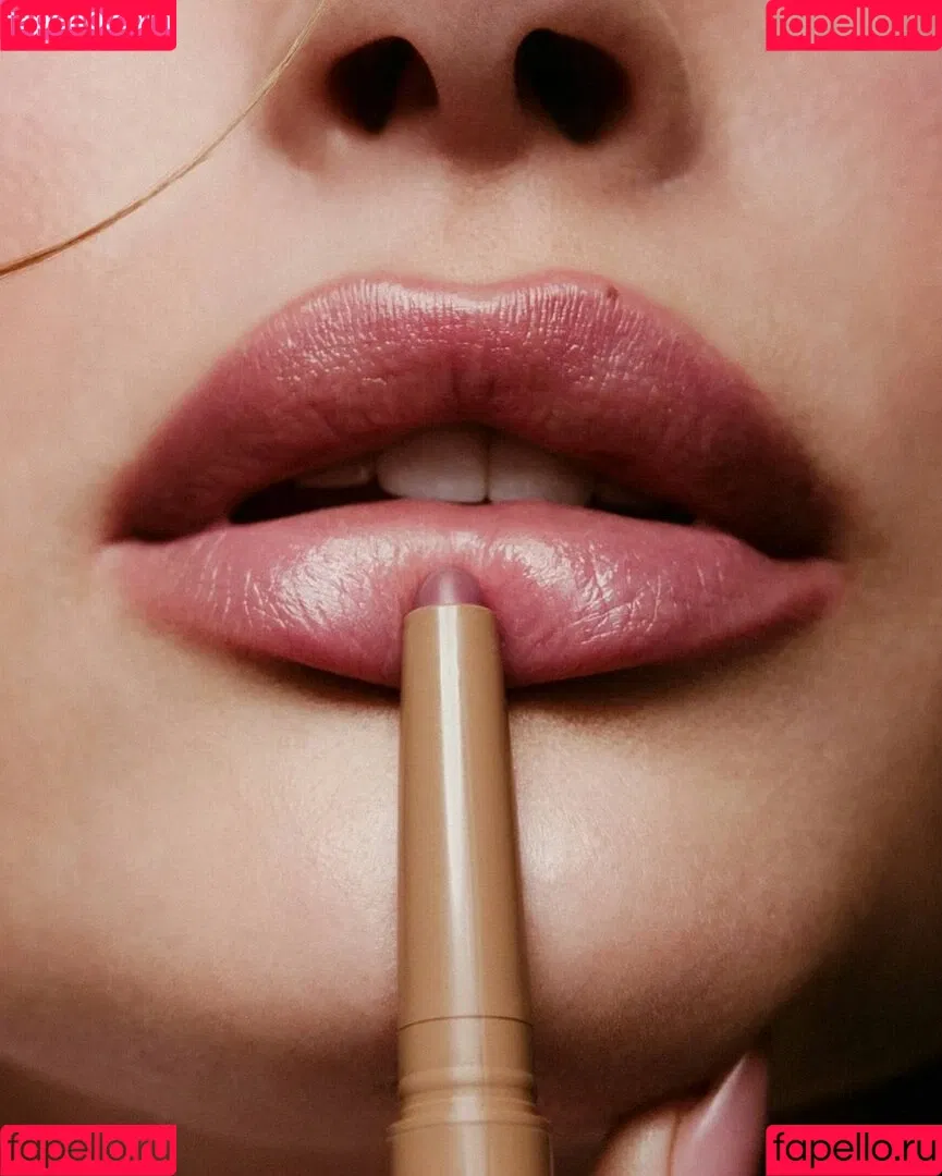 Hailey Baldwin / haileybieber Onlyfans Photo Gallery 