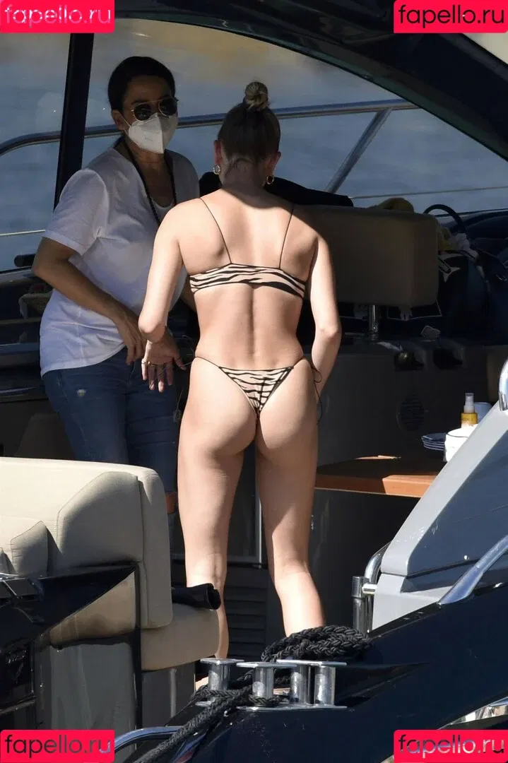 Hailey Baldwin / haileybieber Onlyfans Photo Gallery 