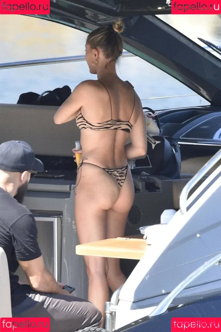 Hailey Baldwin / haileybieber Onlyfans Photo Gallery 