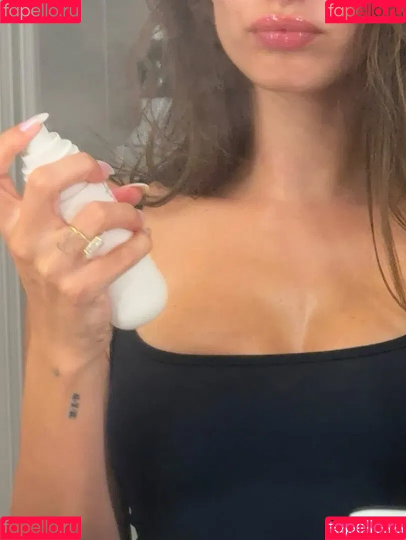 Hailey Baldwin / haileybieber Onlyfans Photo Gallery 