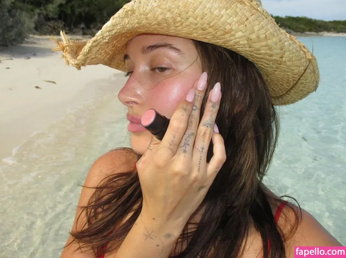 Hailey Baldwin / haileybieber Onlyfans Photo Gallery 