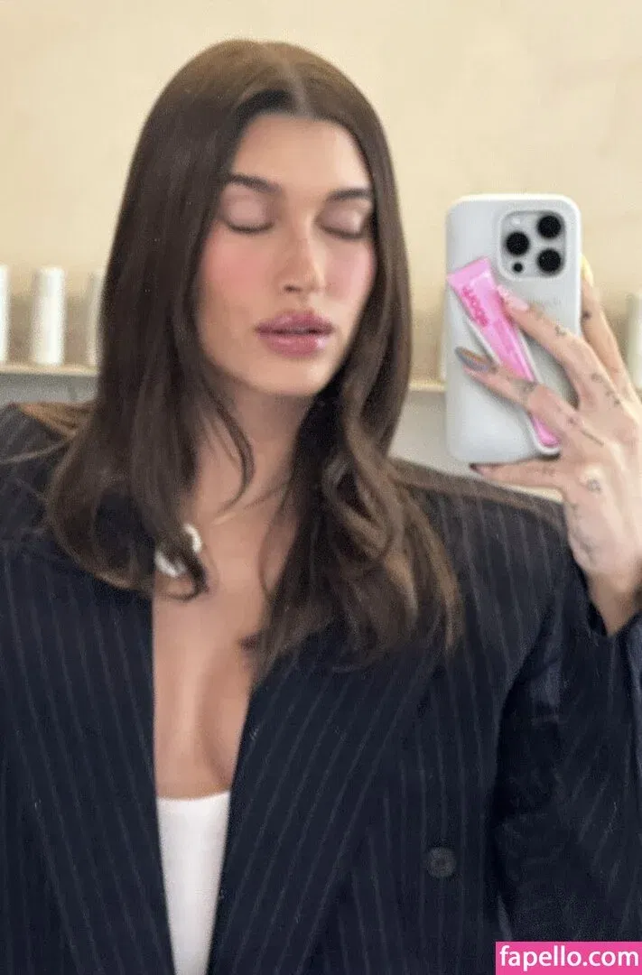 Hailey Baldwin / haileybieber Onlyfans Photo Gallery 