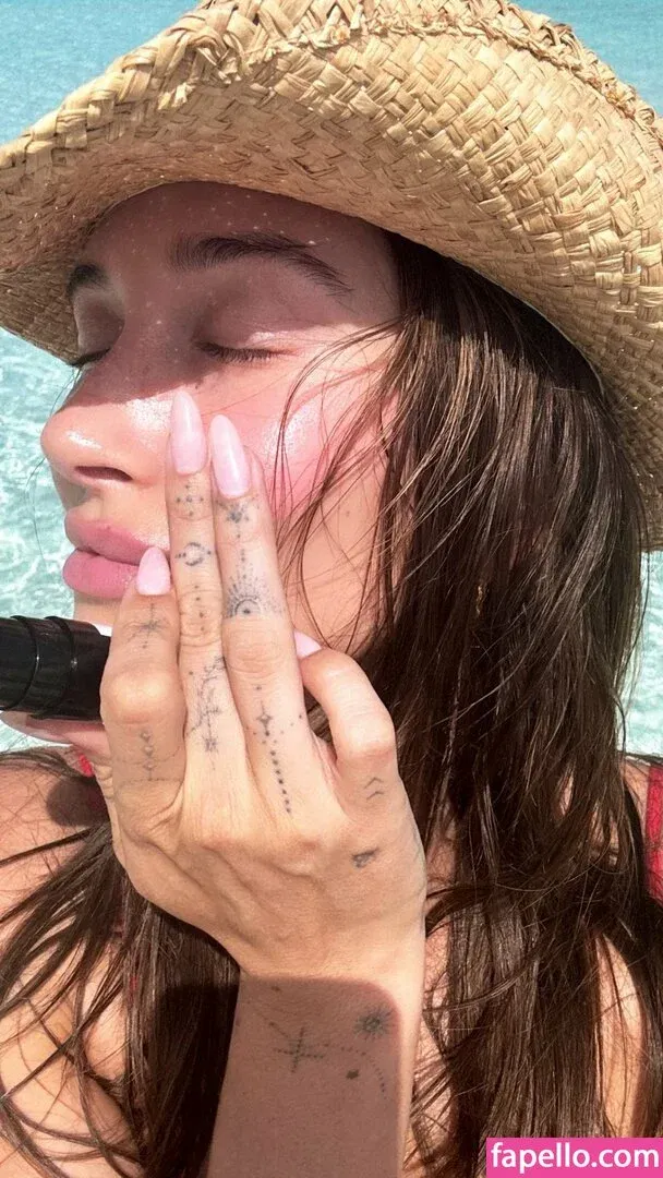 Hailey Baldwin / haileybieber Onlyfans Photo Gallery 