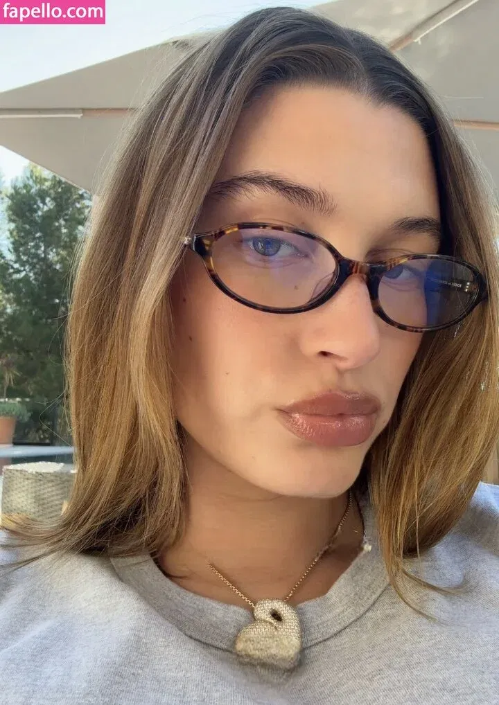 Hailey Baldwin / haileybieber Onlyfans Photo Gallery 