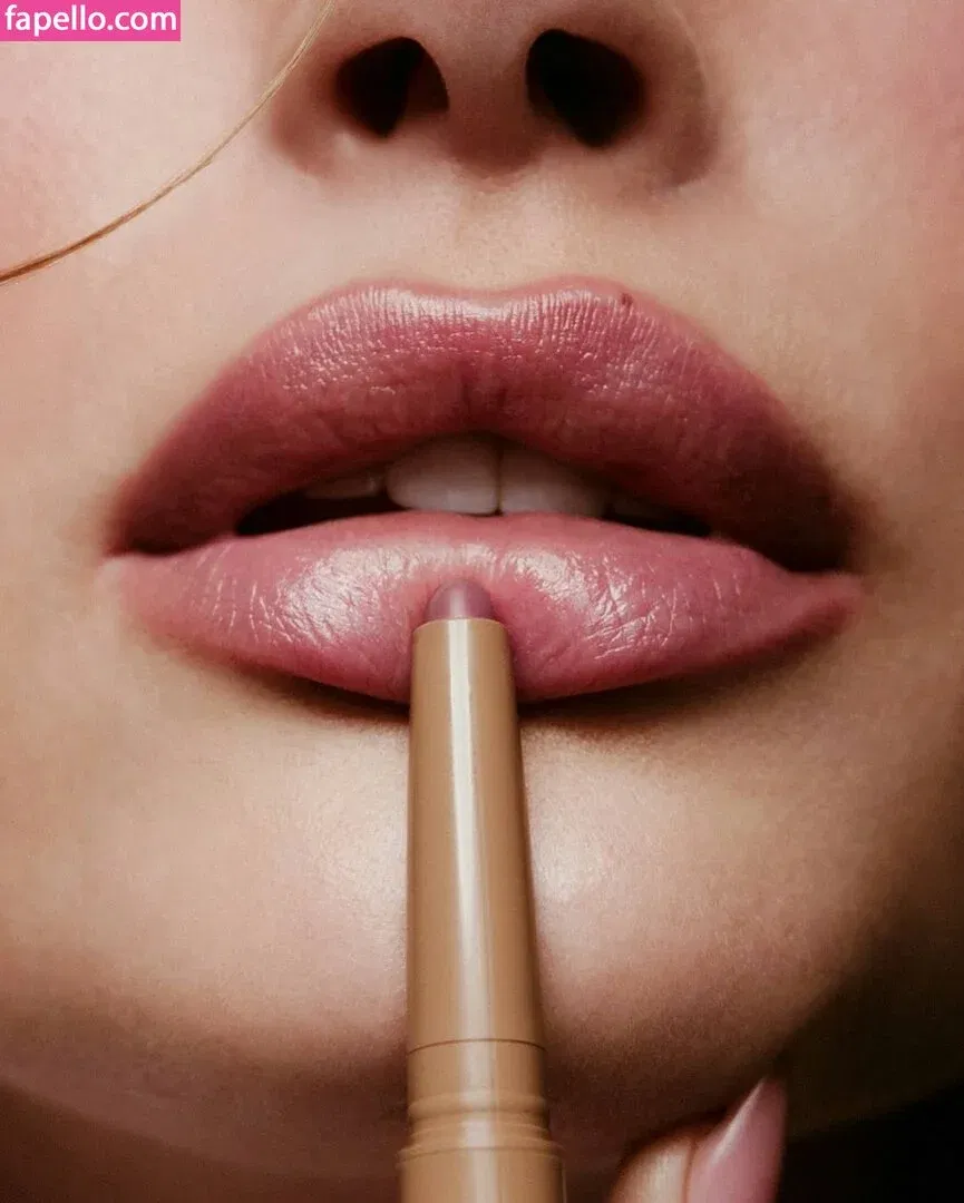 Hailey Baldwin / haileybieber Onlyfans Photo Gallery 