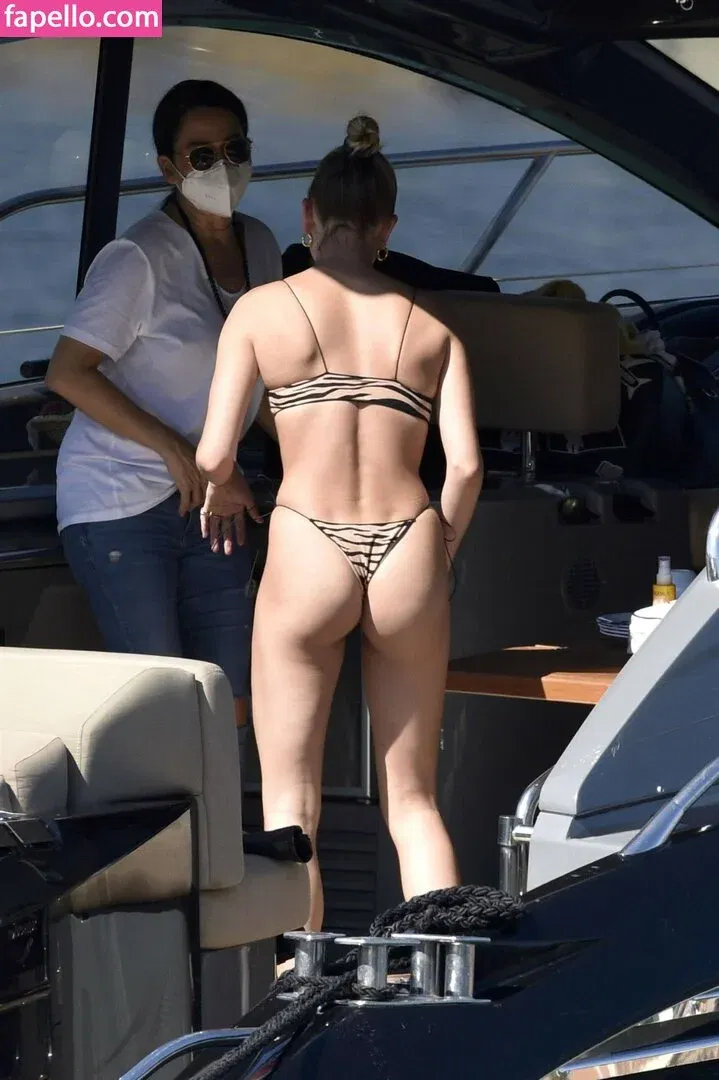 Hailey Baldwin / haileybieber Onlyfans Photo Gallery 