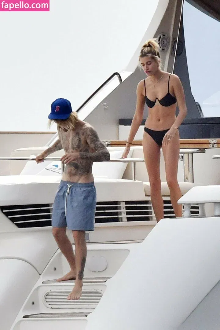 Hailey Baldwin / haileybieber Onlyfans Photo Gallery 