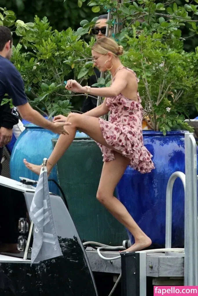 Hailey Baldwin / haileybieber Onlyfans Photo Gallery 