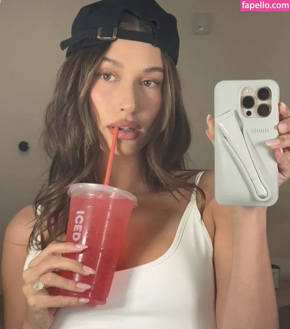 Hailey Baldwin / haileybieber Onlyfans Photo Gallery 