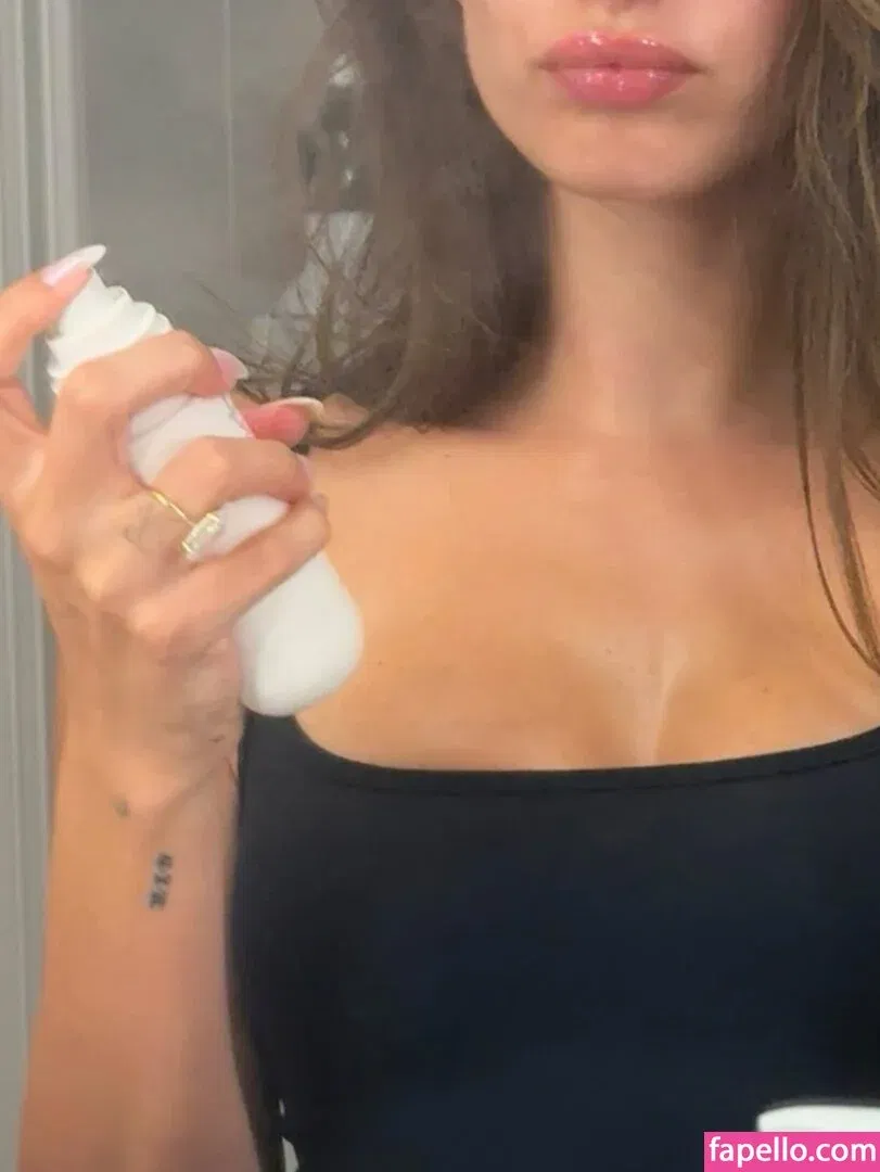 Hailey Baldwin / haileybieber Onlyfans Photo Gallery 