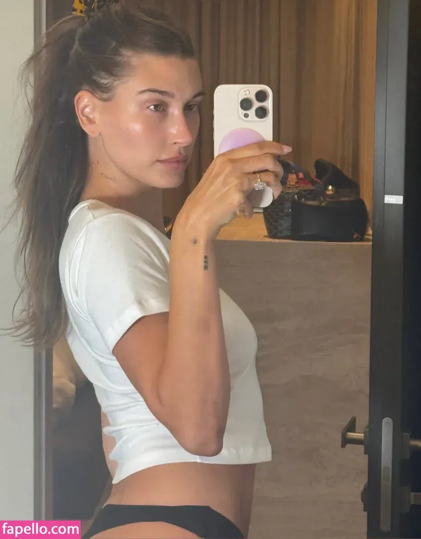 Hailey Baldwin / haileybieber Onlyfans Photo Gallery 