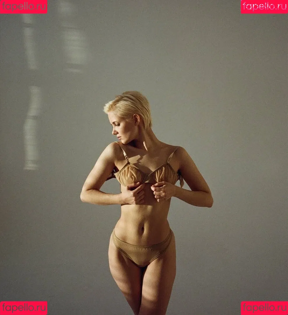 Toriiiaa / Victoria / https: / victoria_home_girl Onlyfans Photo Gallery 