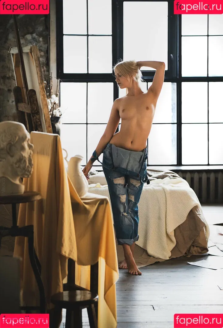 Toriiiaa / Victoria / https: / victoria_home_girl Onlyfans Photo Gallery 