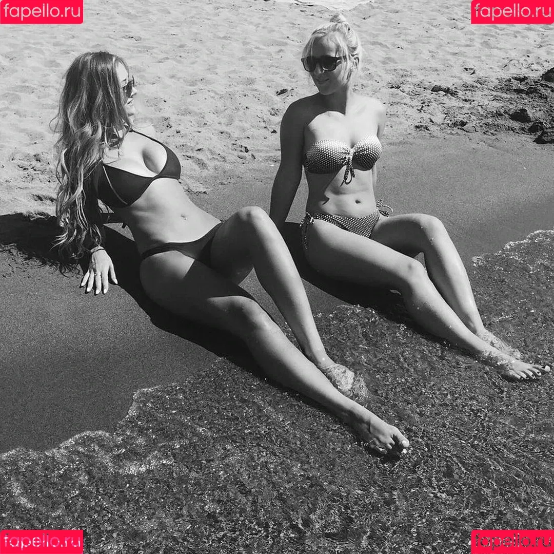 Toriiiaa / Victoria / https: / victoria_home_girl Onlyfans Photo Gallery 