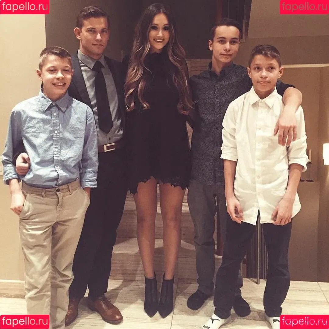 Toriiiaa / Victoria / https: / victoria_home_girl Onlyfans Photo Gallery 