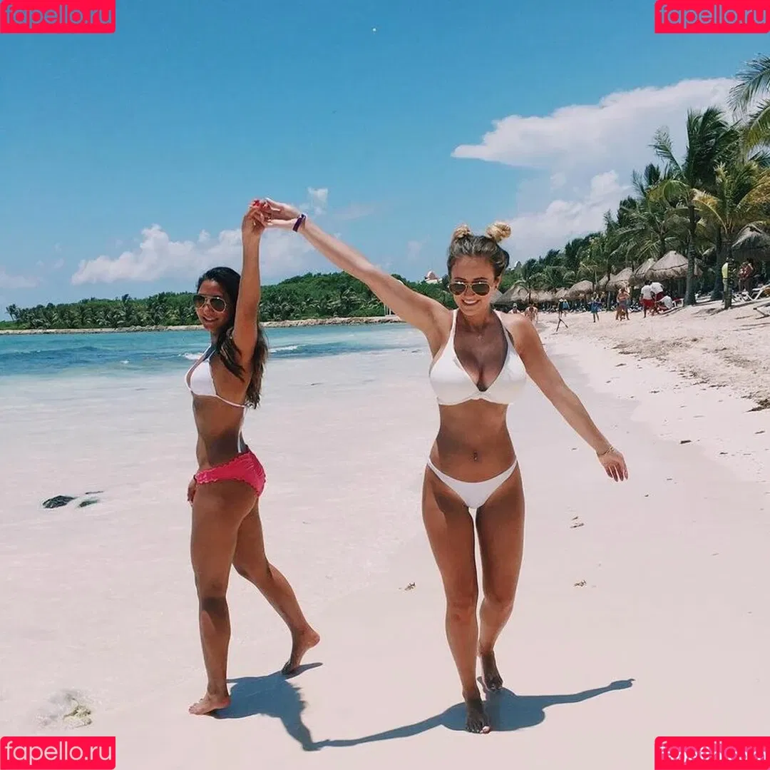 Toriiiaa / Victoria / https: / victoria_home_girl Onlyfans Photo Gallery 