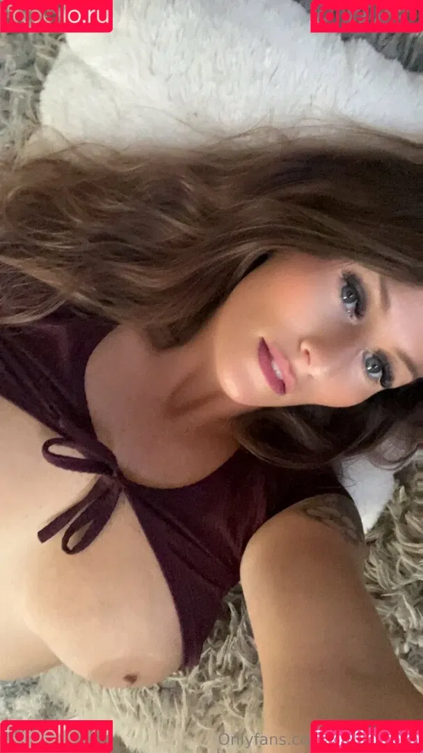 Toriiiaa / Victoria / https: / victoria_home_girl Onlyfans Photo Gallery 