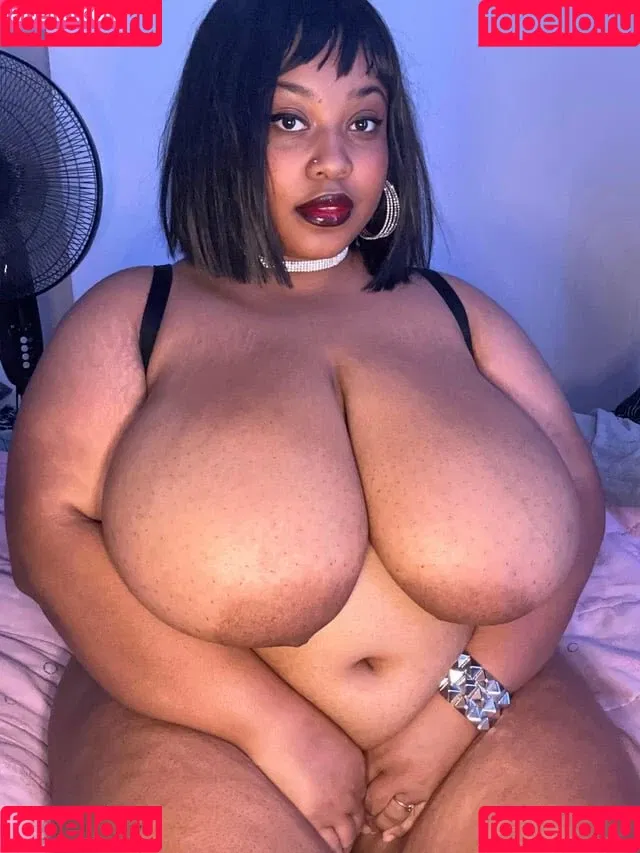 Toriiiaa / Victoria / https: / victoria_home_girl Onlyfans Photo Gallery 