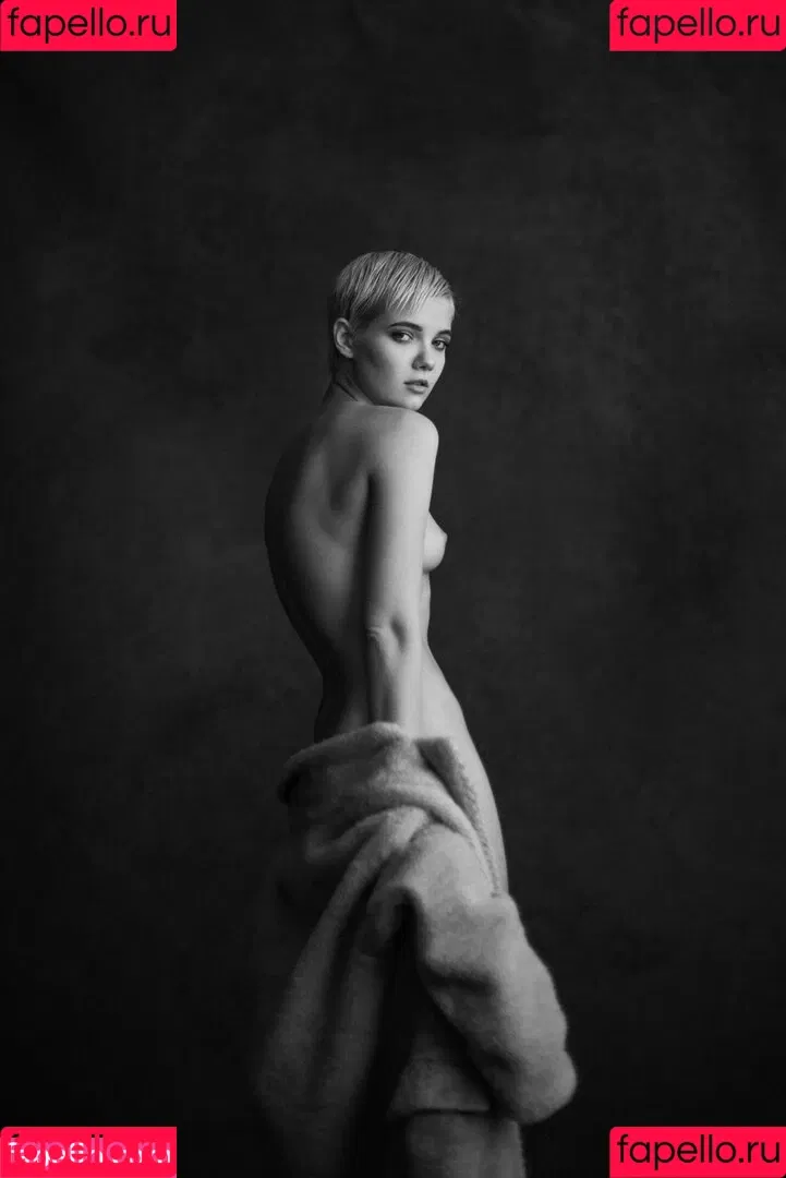 Toriiiaa / Victoria / https: / victoria_home_girl Onlyfans Photo Gallery 