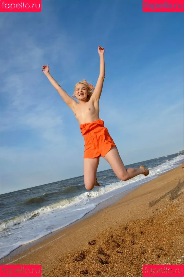 Toriiiaa / Victoria / https: / victoria_home_girl Onlyfans Photo Gallery 