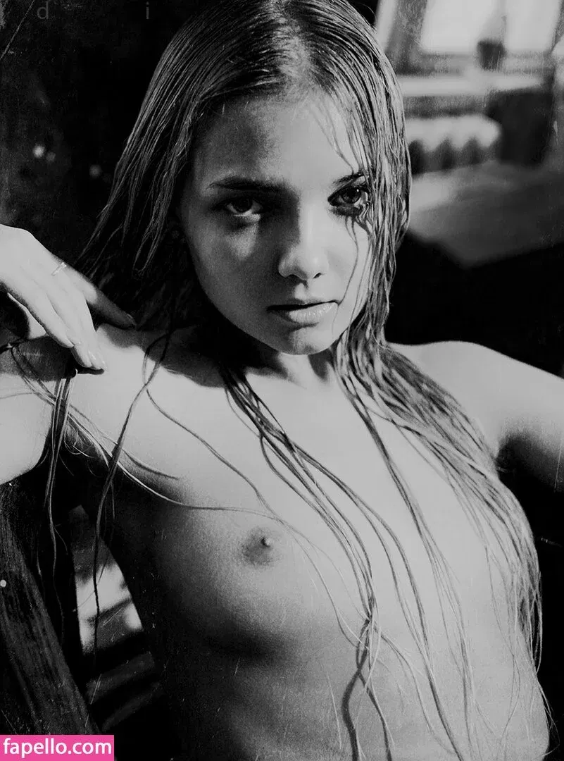 Toriiiaa / Victoria / https: / victoria_home_girl Onlyfans Photo Gallery 