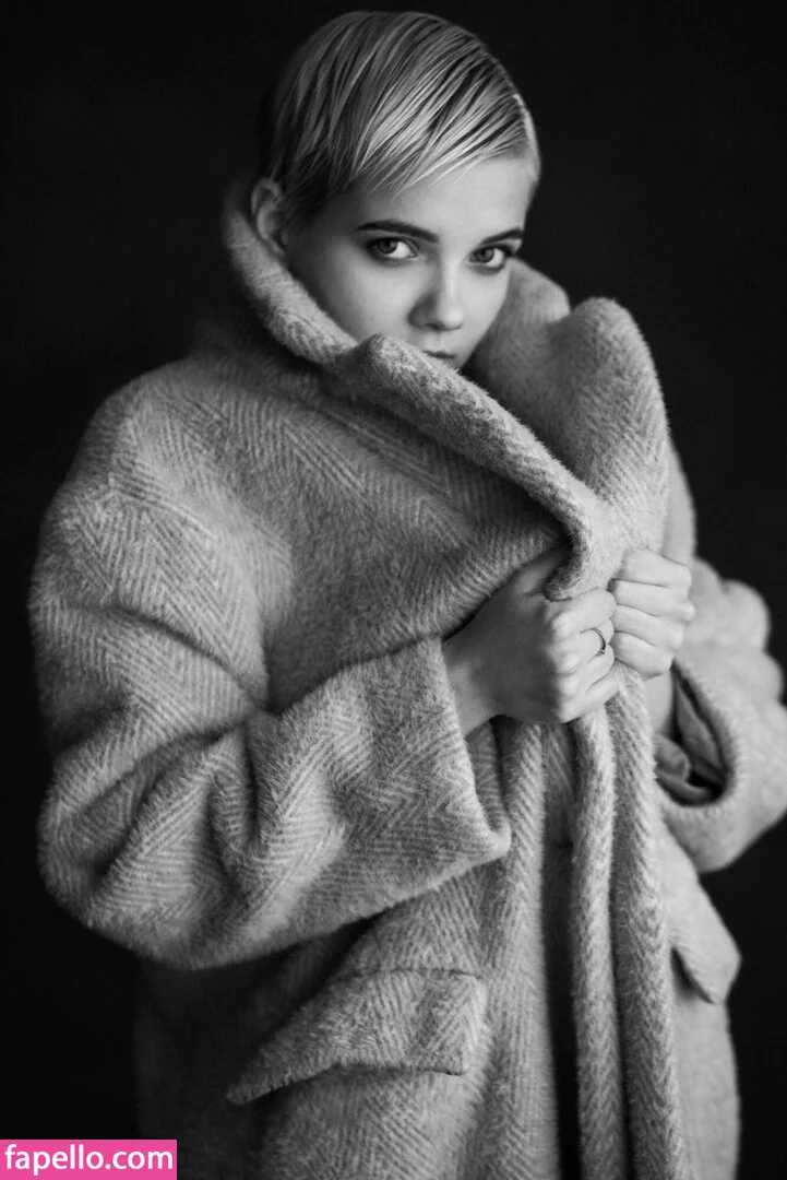 Toriiiaa / Victoria / https: / victoria_home_girl Onlyfans Photo Gallery 