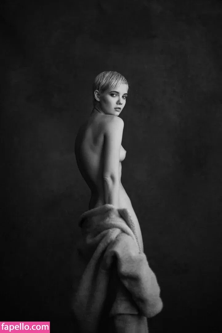 Toriiiaa / Victoria / https: / victoria_home_girl Onlyfans Photo Gallery 