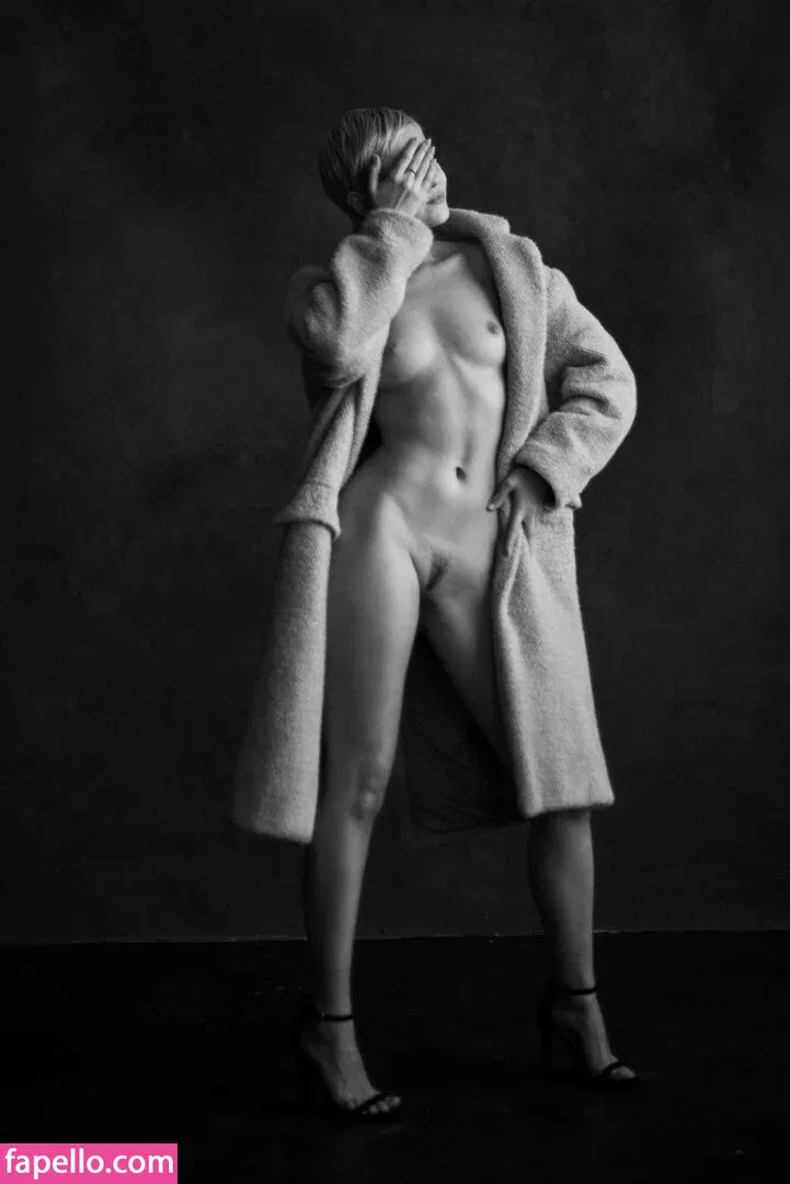 Toriiiaa / Victoria / https: / victoria_home_girl Onlyfans Photo Gallery 