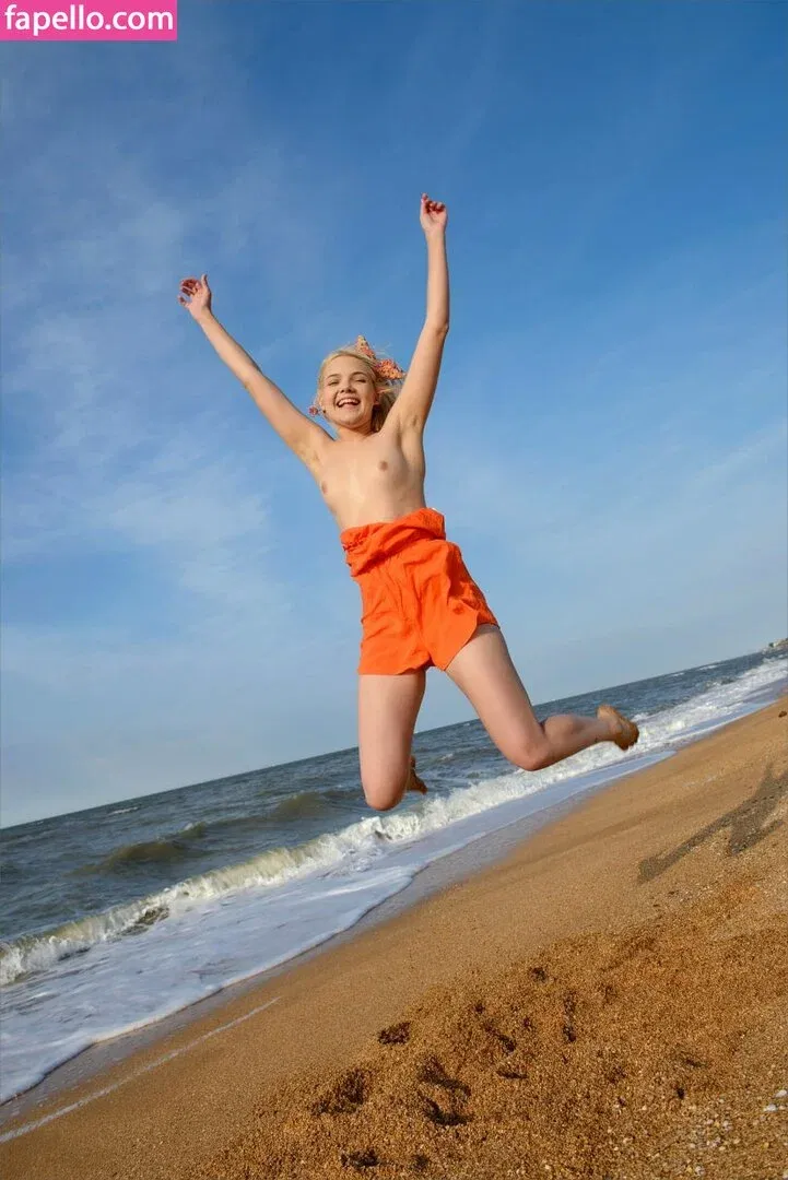 Toriiiaa / Victoria / https: / victoria_home_girl Onlyfans Photo Gallery 