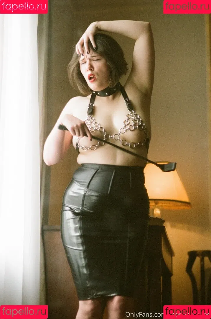 monasuccube / monasuccube_ Onlyfans Photo Gallery 