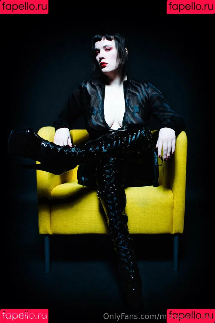 monasuccube / monasuccube_ Onlyfans Photo Gallery 