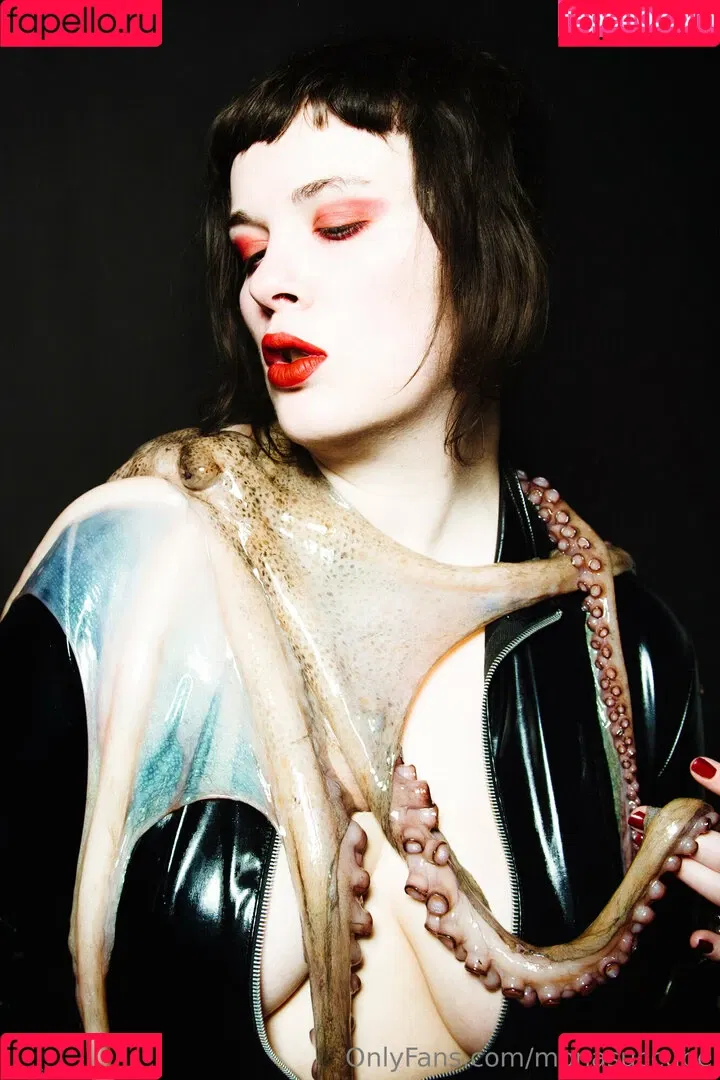 monasuccube / monasuccube_ Onlyfans Photo Gallery 