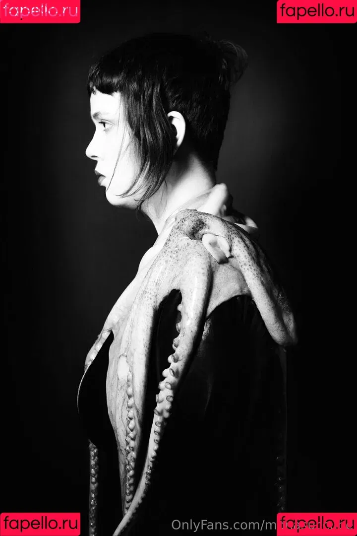 monasuccube / monasuccube_ Onlyfans Photo Gallery 