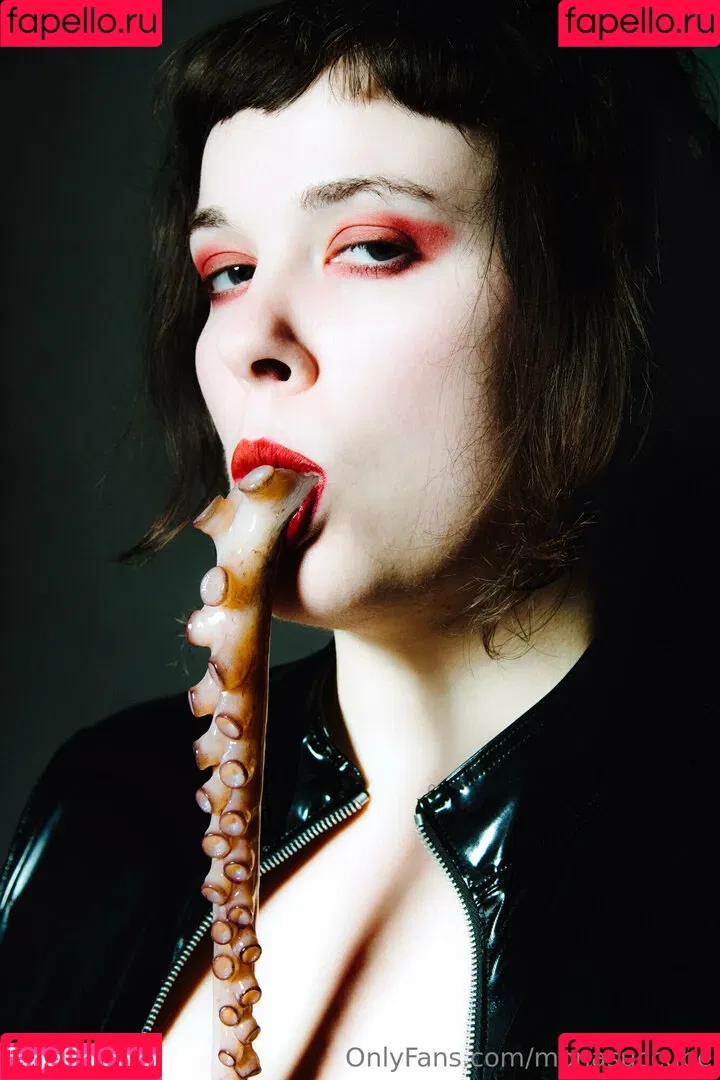 monasuccube / monasuccube_ Onlyfans Photo Gallery 