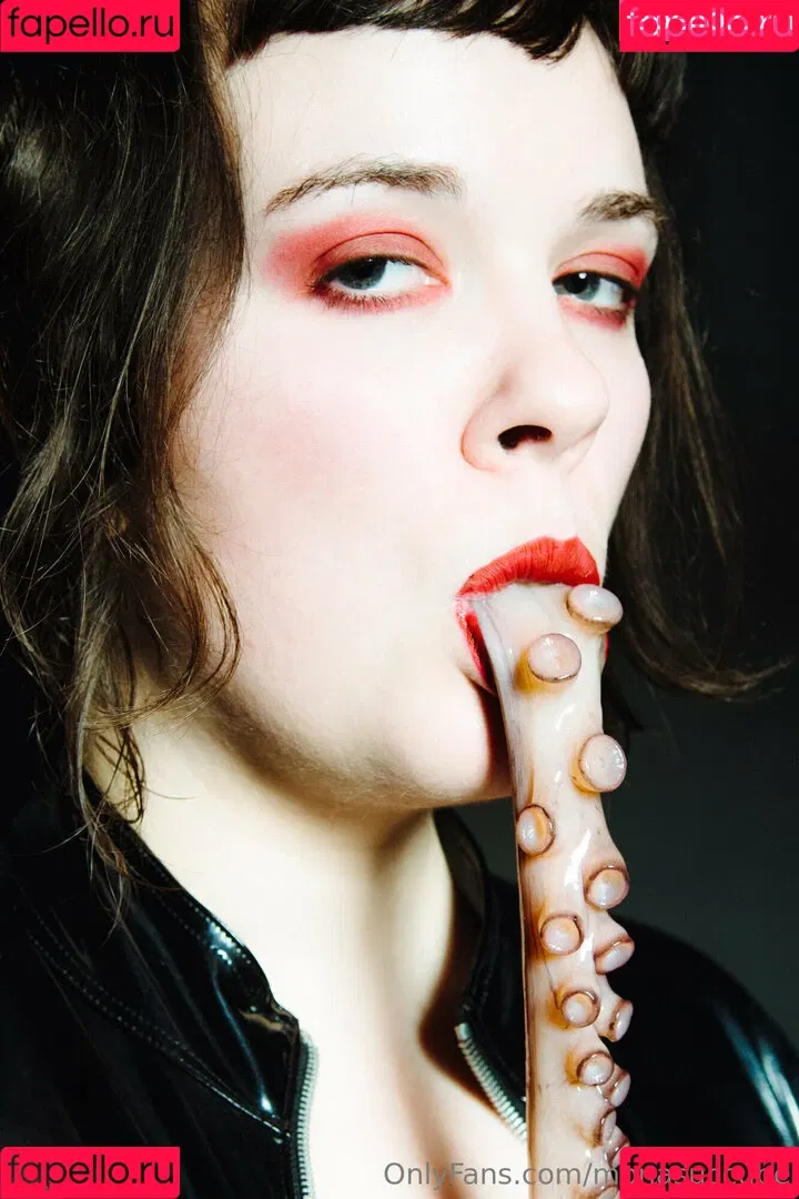 monasuccube / monasuccube_ Onlyfans Photo Gallery 