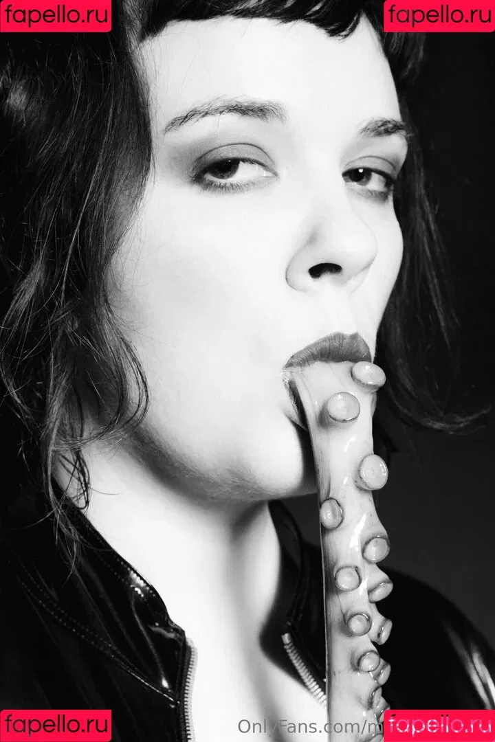 monasuccube / monasuccube_ Onlyfans Photo Gallery 