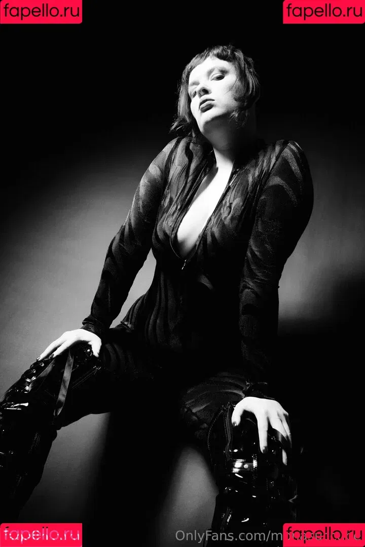 monasuccube / monasuccube_ Onlyfans Photo Gallery 