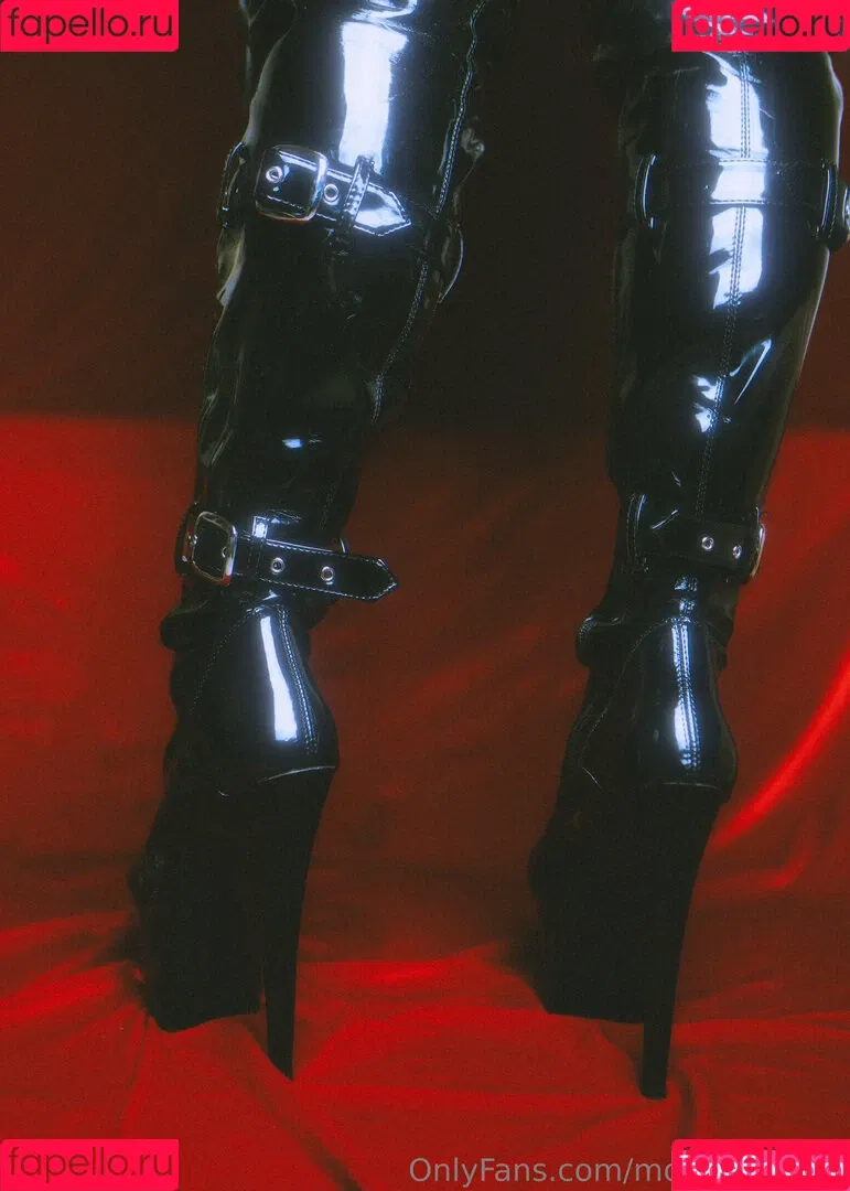 monasuccube / monasuccube_ Onlyfans Photo Gallery 