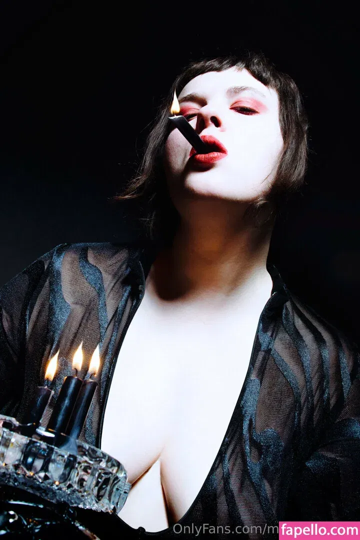 monasuccube / monasuccube_ Onlyfans Photo Gallery 