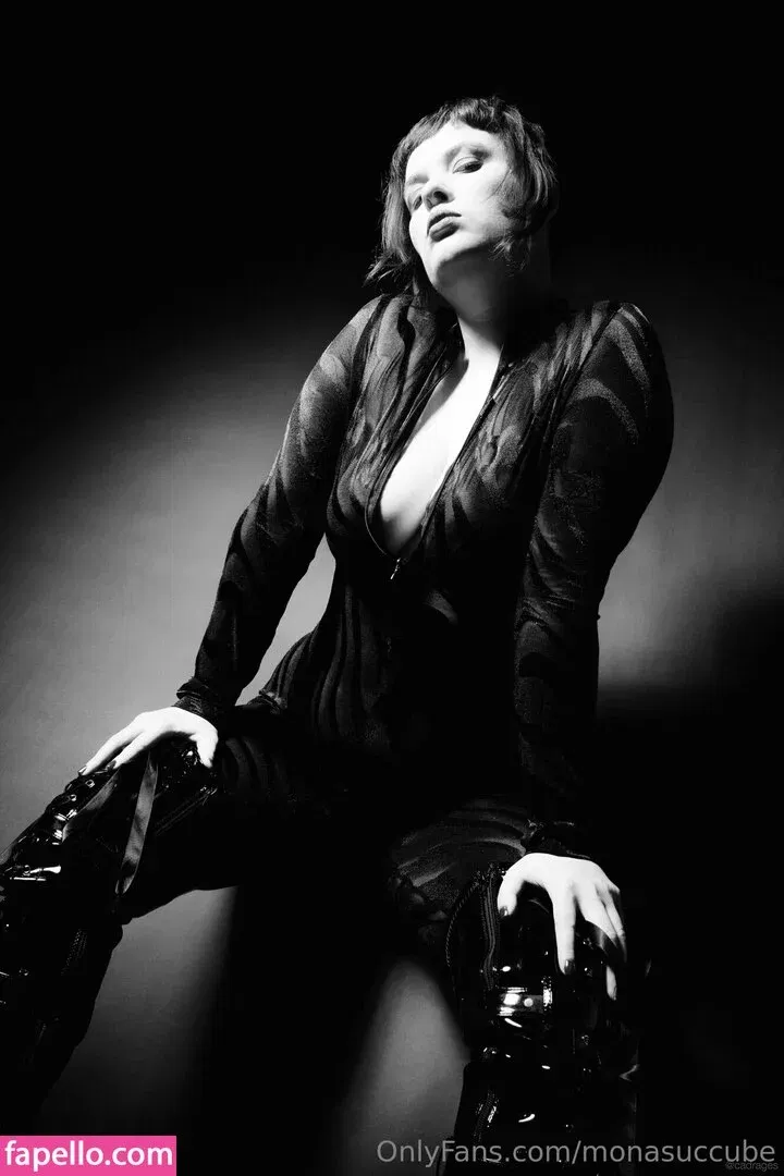 monasuccube / monasuccube_ Onlyfans Photo Gallery 