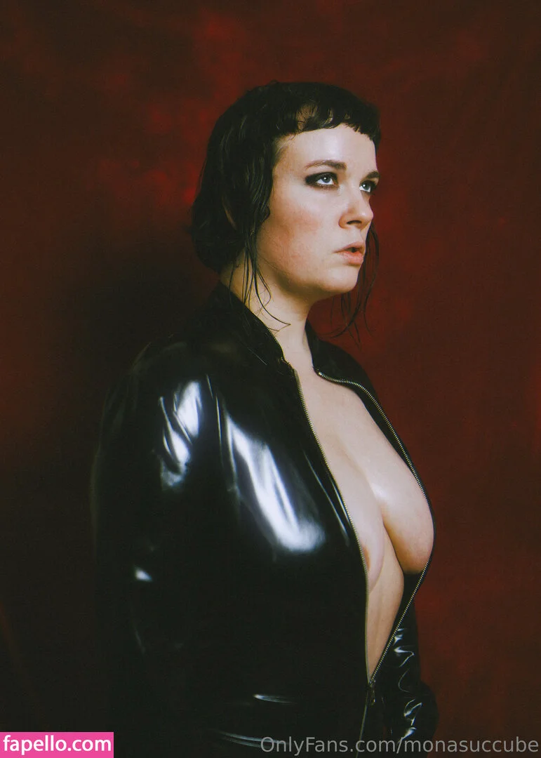 monasuccube / monasuccube_ Onlyfans Photo Gallery 