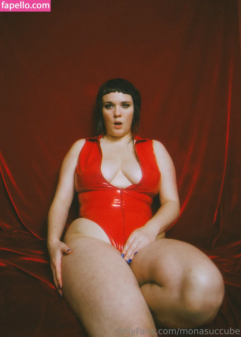 monasuccube / monasuccube_ Onlyfans Photo Gallery 