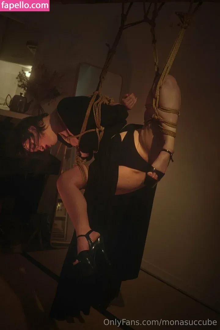 monasuccube / monasuccube_ Onlyfans Photo Gallery 