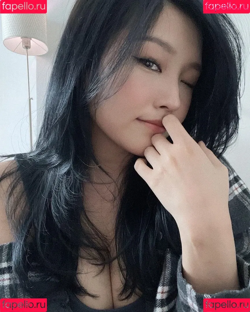 Aikuros / Hyoon Onlyfans Photo Gallery 