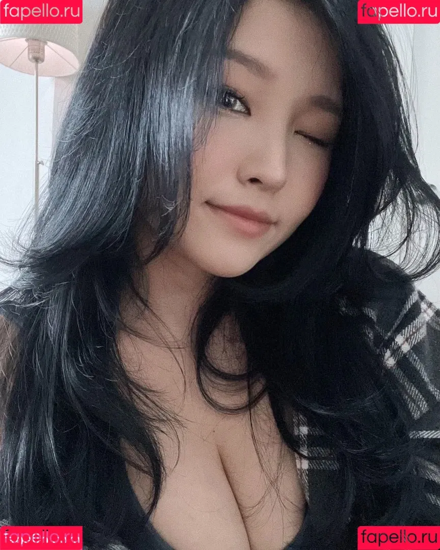 Aikuros / Hyoon Onlyfans Photo Gallery 