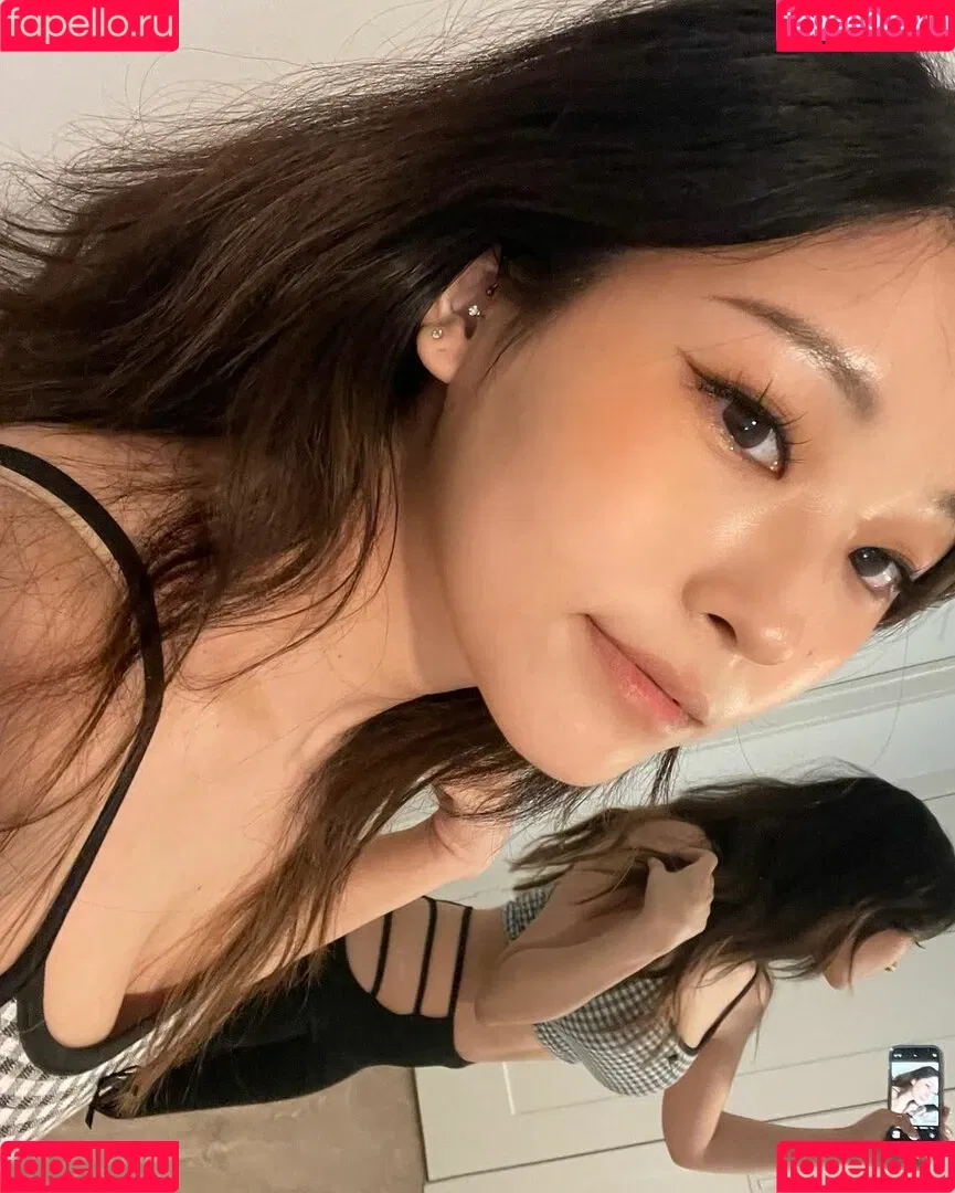 Aikuros / Hyoon Onlyfans Photo Gallery 