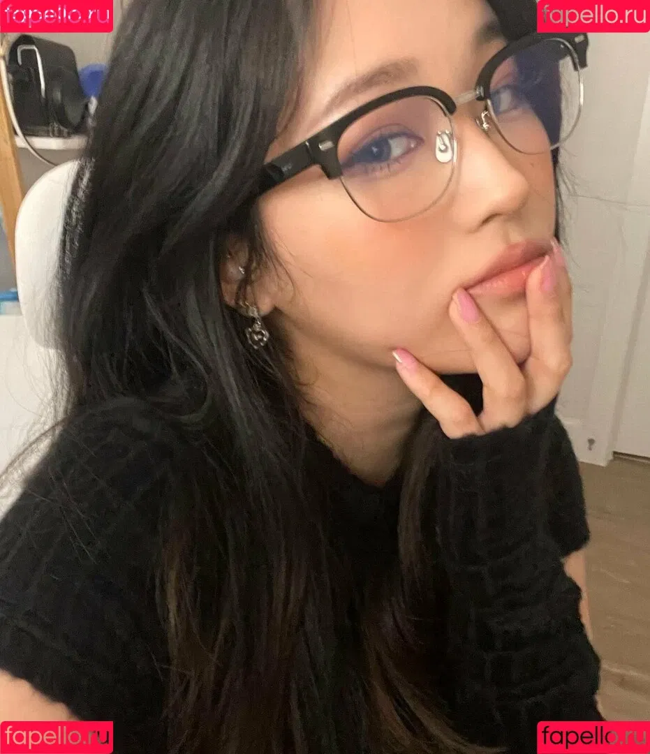 Aikuros / Hyoon Onlyfans Photo Gallery 